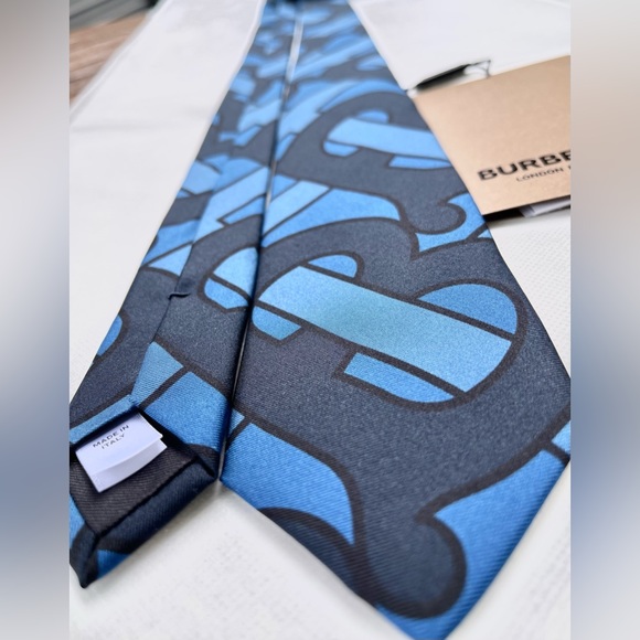 🔥LIMITED EDITION🔥💯AUTH BURBERRY TB MONOGRAM LUXURY EXPLODED MOTIF TIE🔥